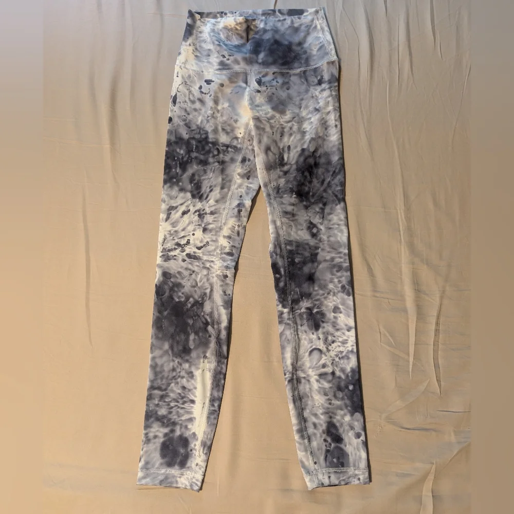 Lululemon Wunder Under High-Rise Tight 25" Luxtreme Size 2 Gray/White Tie Dye - Picture 4 of 9